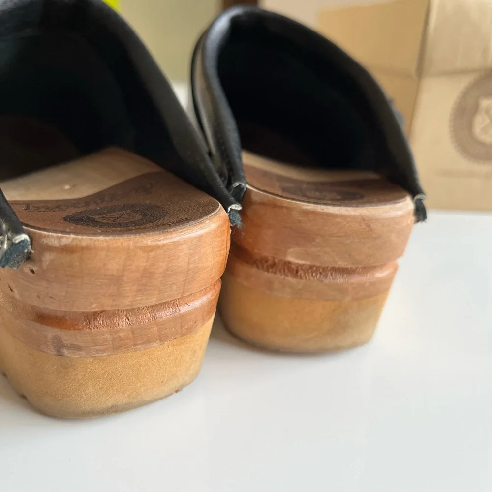 Handcrafted Women's Black Leather Clogs - Picture 12 of 14